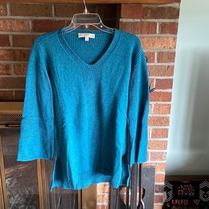 Ann Taylor LOFT bell sleeve v neck sweater size small